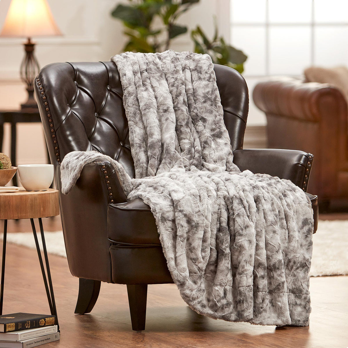 Double Sided Oversized Wolf Faux Fur Throw Blanket – Chanasya